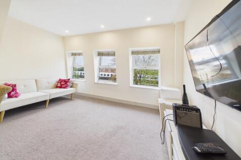 1-bed flat on Coombe Lane, London, SW20, £1,700/mo