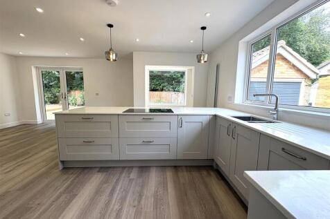 Kitchen Dayroom 1.jpg