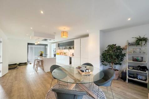 kitchen 1.jpg