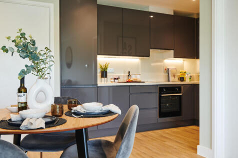 2-bed flat on Enigma Square, Milton Keynes Milton Keynes MK9, £1,855/mo