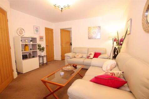 Meldrums Grove, Altrincham, WA14 photo 4