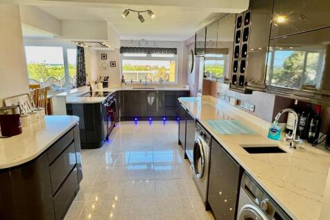 Fitted Kitchen in Graphite Grey with Quartz Work Surfaces 