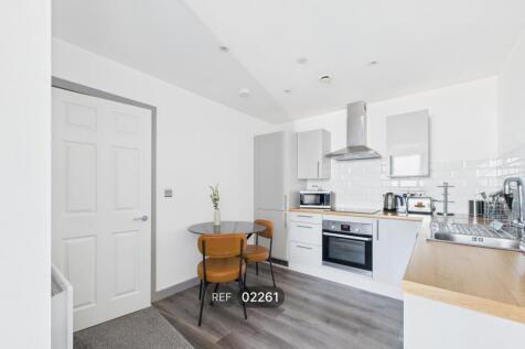 Kitchen &amp; Living area