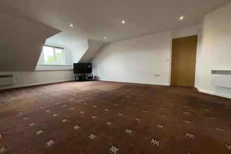 OPEN PLAN LOUNGE &amp; KITCHEN
