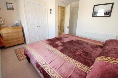 Double bedroom with en-suite (2).JPG