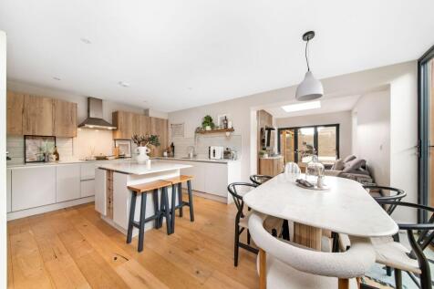 OPEN-PLAN LIVING DINING KITCHEN cont.