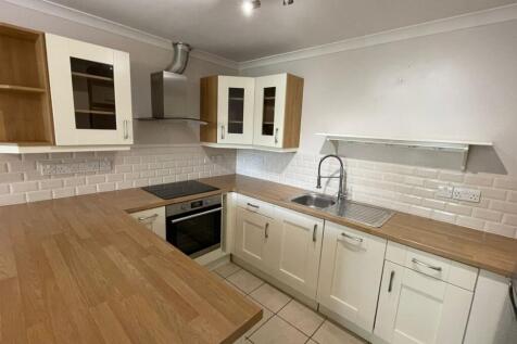 1-bed flat on Romana Court, Staines, £1,200/mo