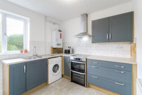 Eastfield Crescent, Finedon, Wellingborough photo 3