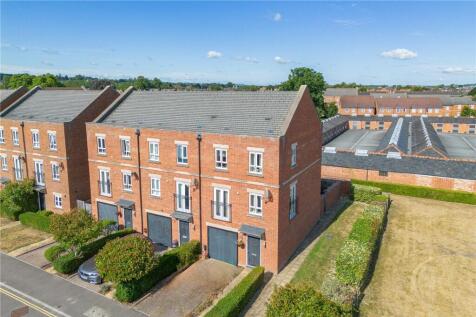 Newbury, RG14 - property photo
