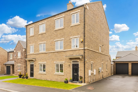 Leeds, LS19 - property photo