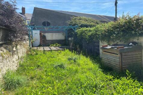 60 Kingsland Crescent - rear garden.jpg