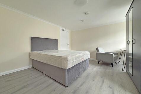 Lovely Recently Refurbished Studio in heart of Ho