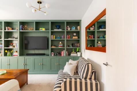 0R9WWBG - Living Room E.jpg