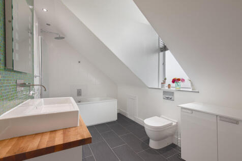 UpstairsBathroom1