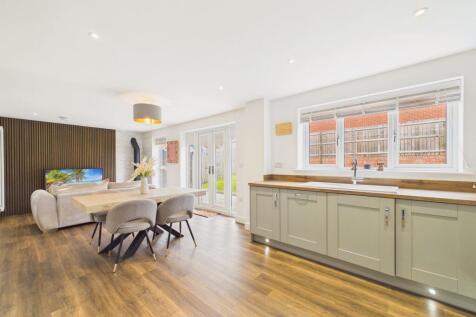 Dining Kitchen &amp; Family Area