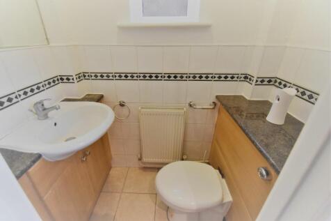 Room 2 @ Ashbourne Road W5 photo 4