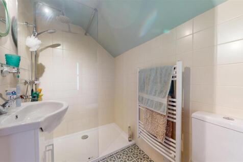 EN SUITE SHOWER ROOM