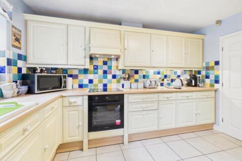 CAM03729G0-PR0133-STILL008