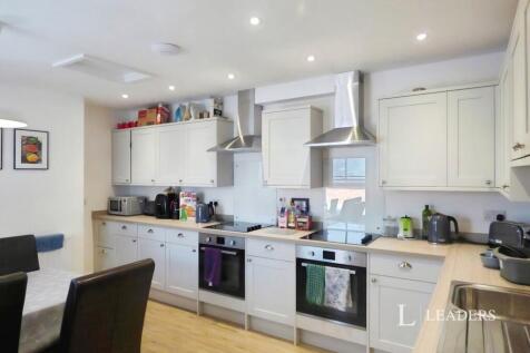 Market Hill, Buckingham, Buckinghamshire, MK18 photo 4