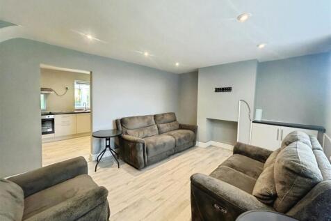 3-bed house on Poolside Avenue, Newcastle under lyme, £1,250/mo