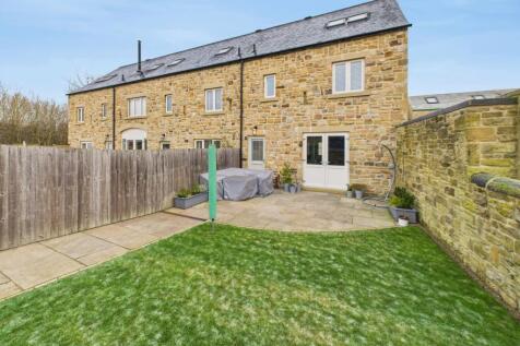 View of the rear of the property 