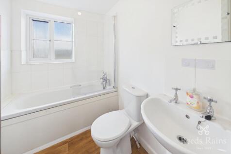 Apex Close, Burnley, Lancashire, BB11 photo 4