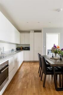 Honour Lea Avenue E20