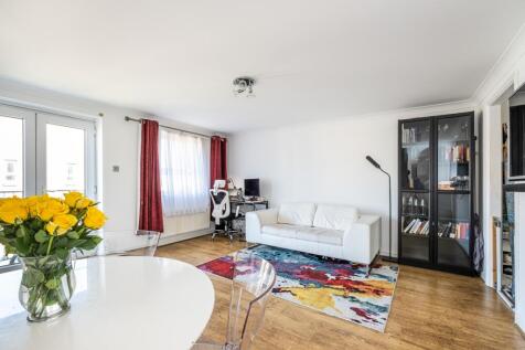 2-bed apartment on Schooner Close, E14, £2,500/mo