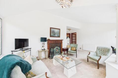 CAM02909G0-PR0466-STILL026