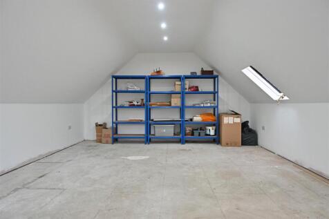 Store room over double garage.JPG