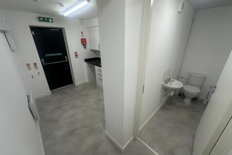 Retail Property (high street) to rent Image 5