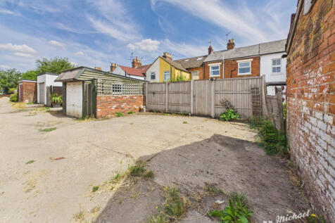 CAM03852G0-PR0740-STILL019