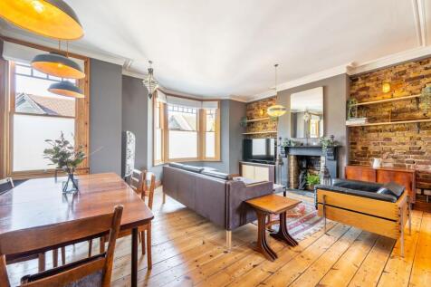 London, NW10 - property photo