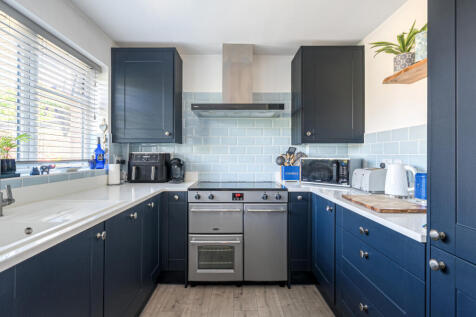 1320905-8-686e540...