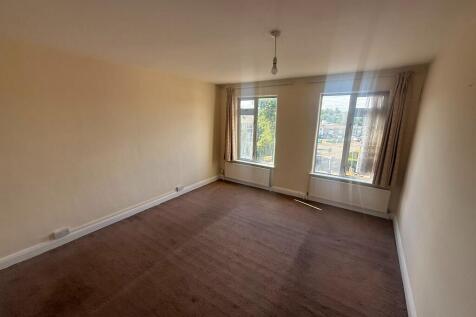 The Parade, Delta Gain, Watford, Hertfordshire, WD19 photo 3