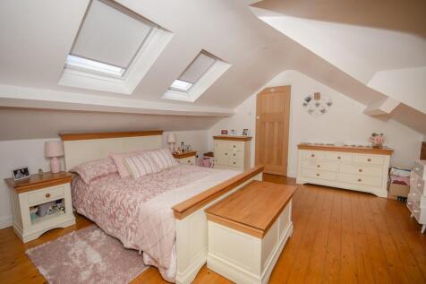 Master bedroom pic 2.jpg