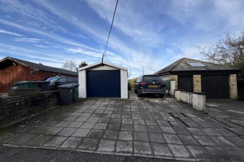 GARAGE &amp; PARKING