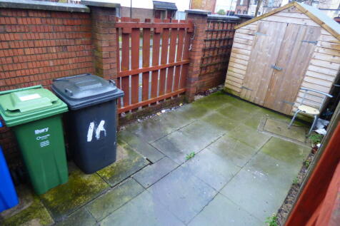Rear enclosed yard