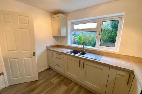 St. James Park, Brackla, Bridgend, CF31 2NP photo 3