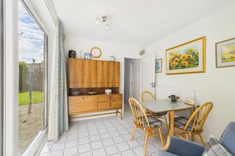 CAM02136G0-PR0470-STILL024