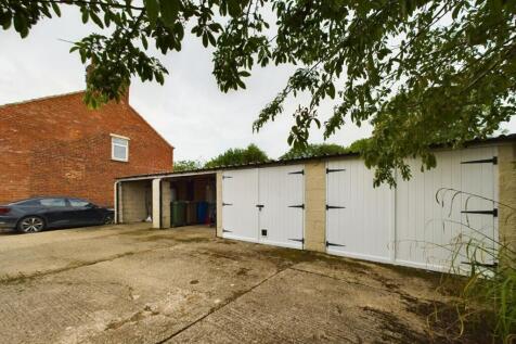 Garage &amp; Outbuildings