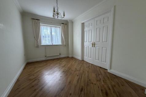 4 Bedroom Detatched House, Bramble Tye, Harwich, CO12 photo 4