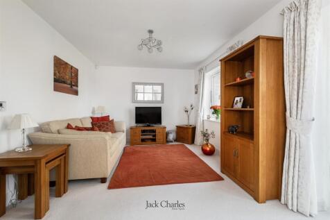 7 High Tree Lane, TN2 3FR 006.jpg