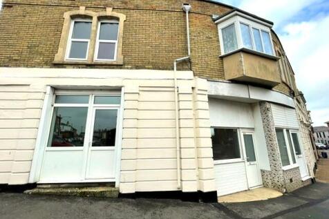 2-bed flat on High Street, Ryde, £875/mo