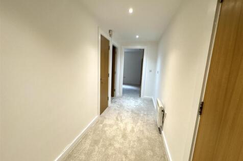 1 argyle - hallway.jpeg
