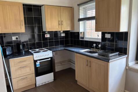 33 St Peters Close - Kitchen.jpg