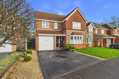 4 bed detached house for sale Cheshire Close, Whi