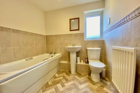 Eagle Way, Hampton Centre, Peterborough photo 3