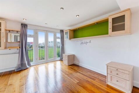 41 Oaklands Avenue, Isleworth TW7-29.jpg