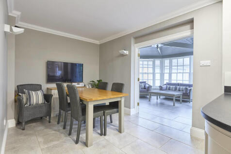 Holly_House_Worli...